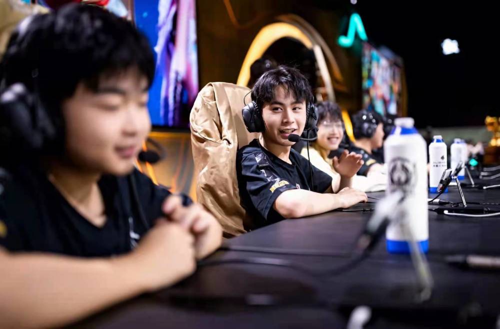 爆发一轮又 爆发一轮又